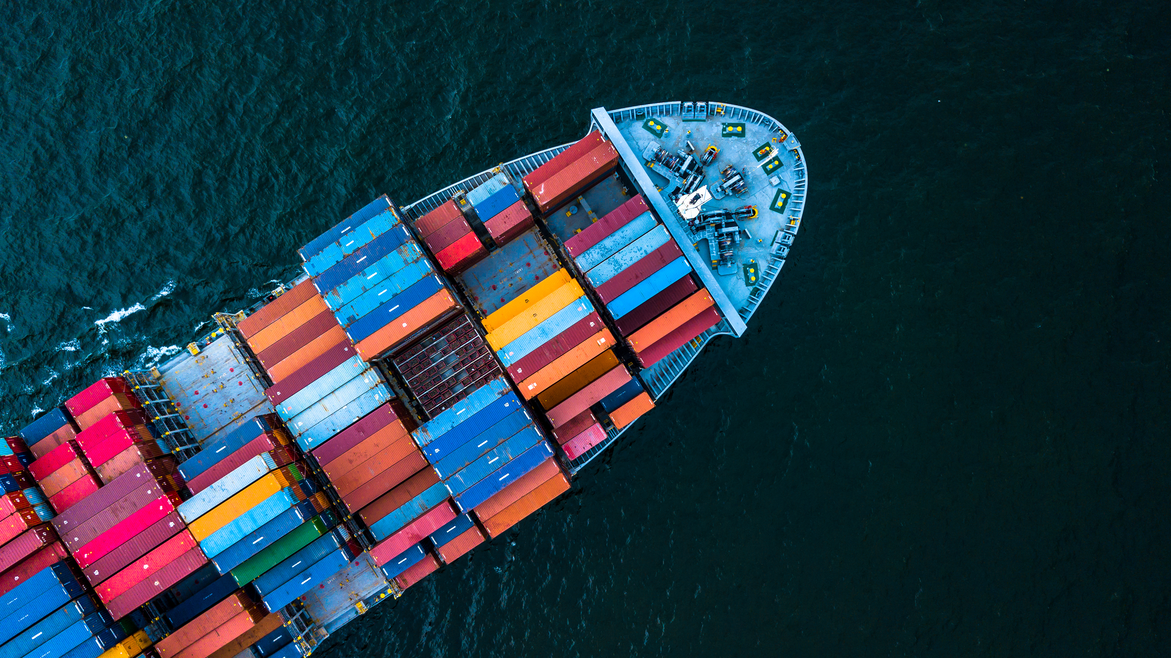 Overhead terminal container ship setup